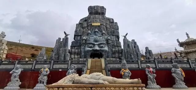 Serta | A Journey to a Tibetan Buddhist Pure Land - Photo 3